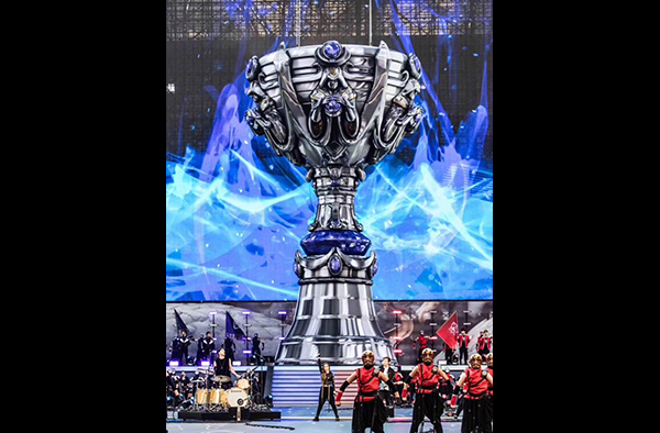 BLUEJAYS 在 Fragadelphia x Block 2025 赛事中获胜后，虐待 VRS