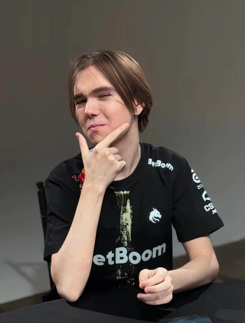 Spinx 被放置在 Vitality 的替补席上;