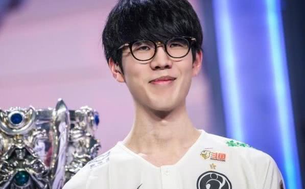 DOTA2 OG败者组1穿6，最终击败TSM夺冠！