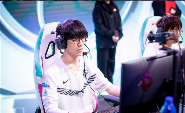 Weibo Gaming 将面对 Nongshim RedForce ，而 Dplus KIA 将与 BNK FEARX 在亚洲邀请赛2025季后赛中交锋